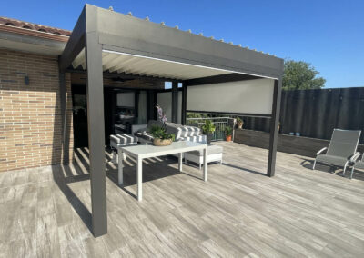 Pérgola bioclimática en Palau-solità
